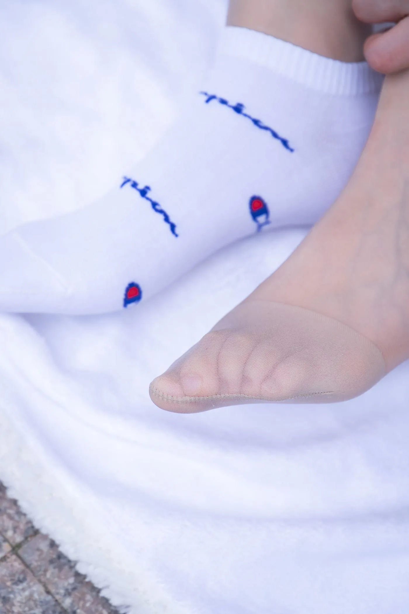 [BoBoSocks袜啵啵]NO.001 小甜豆-帆布鞋、白棉袜、肉丝 [138P]插图7